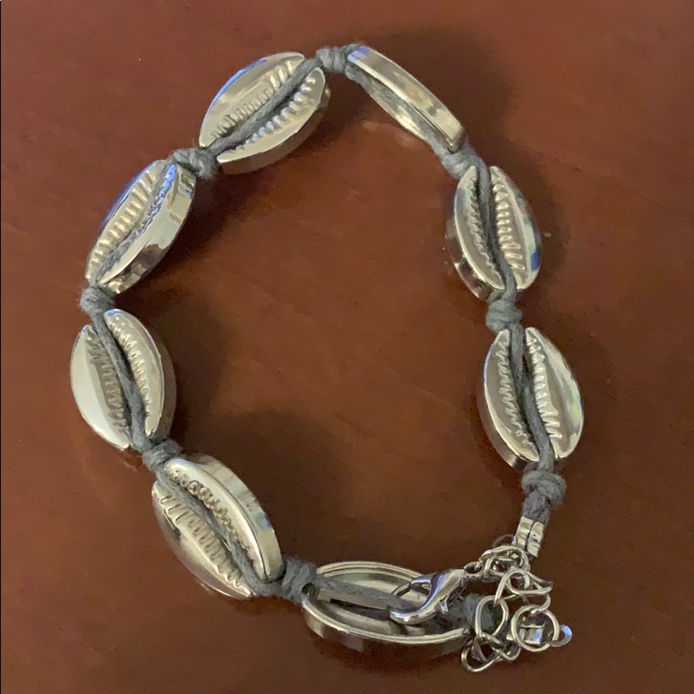 shell bracelet